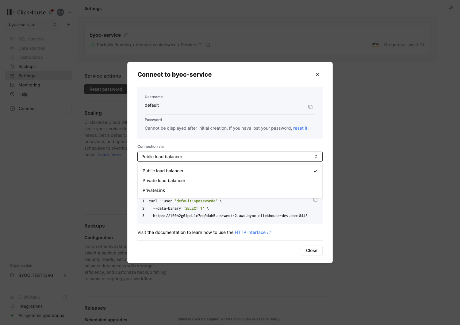 Caixa de diálogo Connect com o menu suspenso Connection via expandido, mostrando os caminhos de balanceador de carga público, balanceador de carga privado e PrivateLink